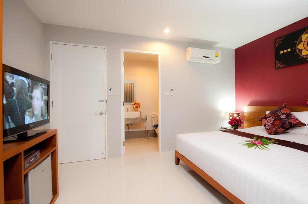 Rama Kata Beach Hotel Exterior photo