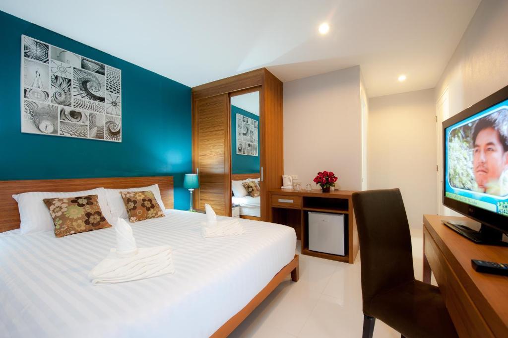 Rama Kata Beach Hotel Room photo