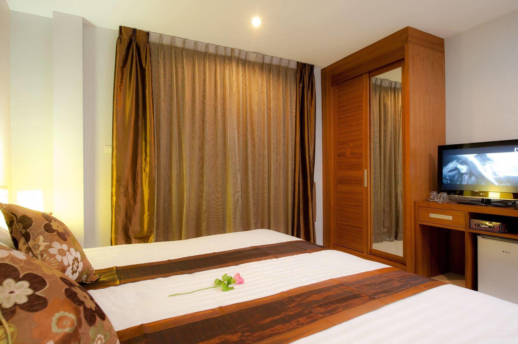 Rama Kata Beach Hotel Exterior photo
